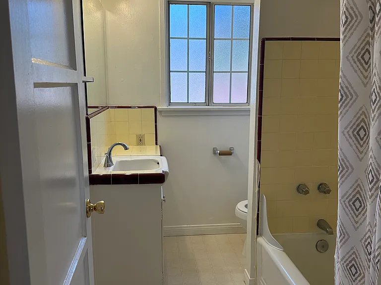 1531 Dixon St — Photo 15
