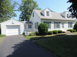 192 Lake Meadow Dr, Rochester, NY 14612