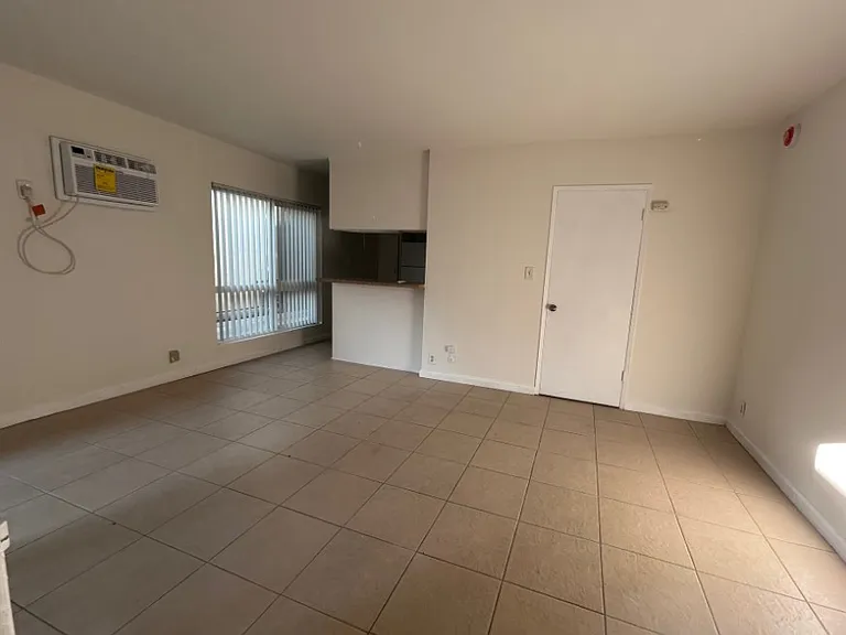 6633 Darby Ave #24 — Photo 8