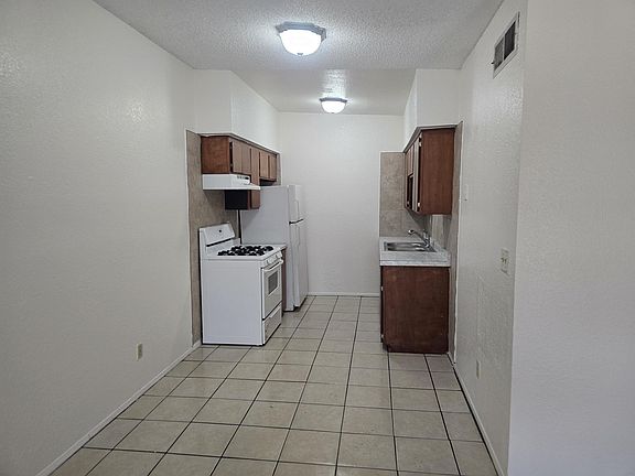 4th image of 1638 Rick Rhodes Dr Unit C