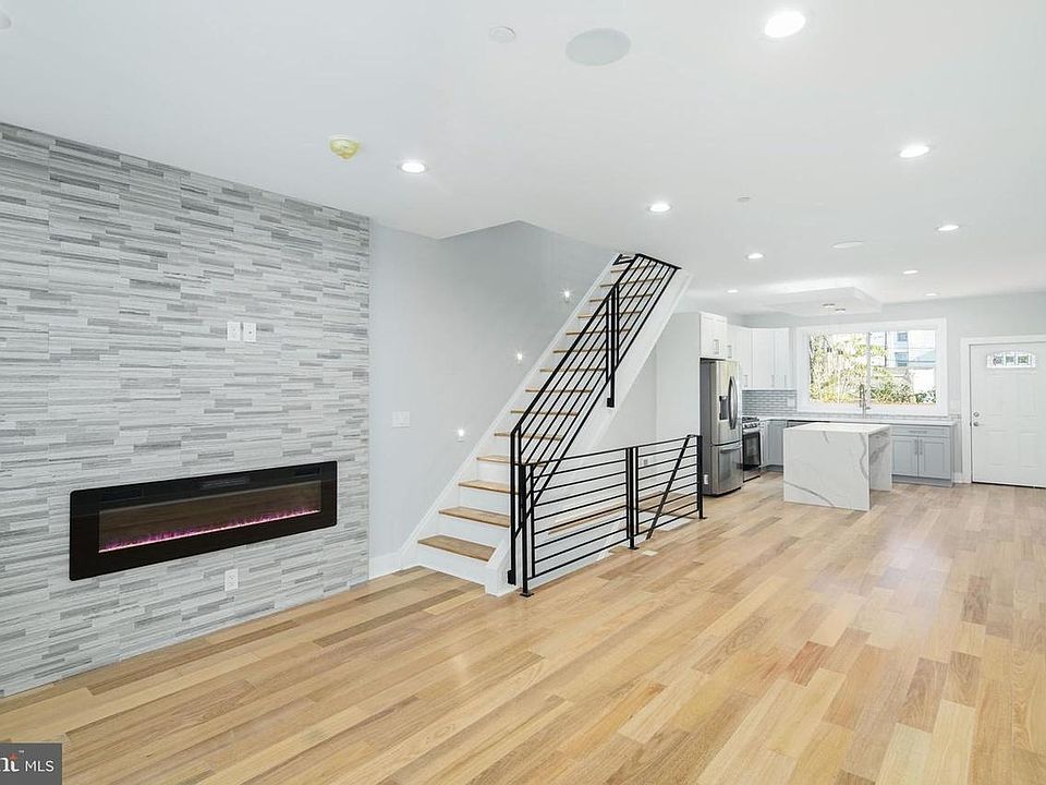 This house is 16 feet wide, making the open concept living room and kitchen feel extremely spacious.