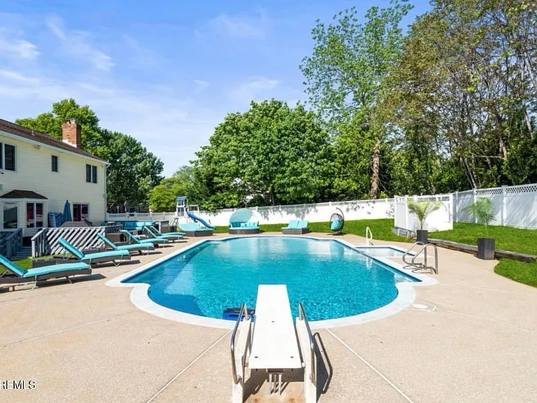 16 Bridle Dr — Photo 49