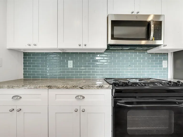 129 E 31st 1/2 St — Photo 9