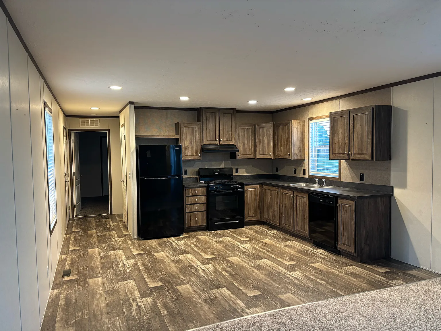 3 bed, $1,075 — Photo 3