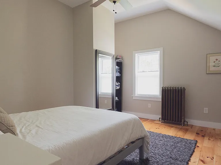 913 Sawyer St — Photo 11