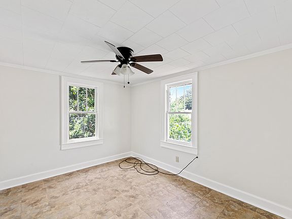 4th image of 710 Auburn Ave #A