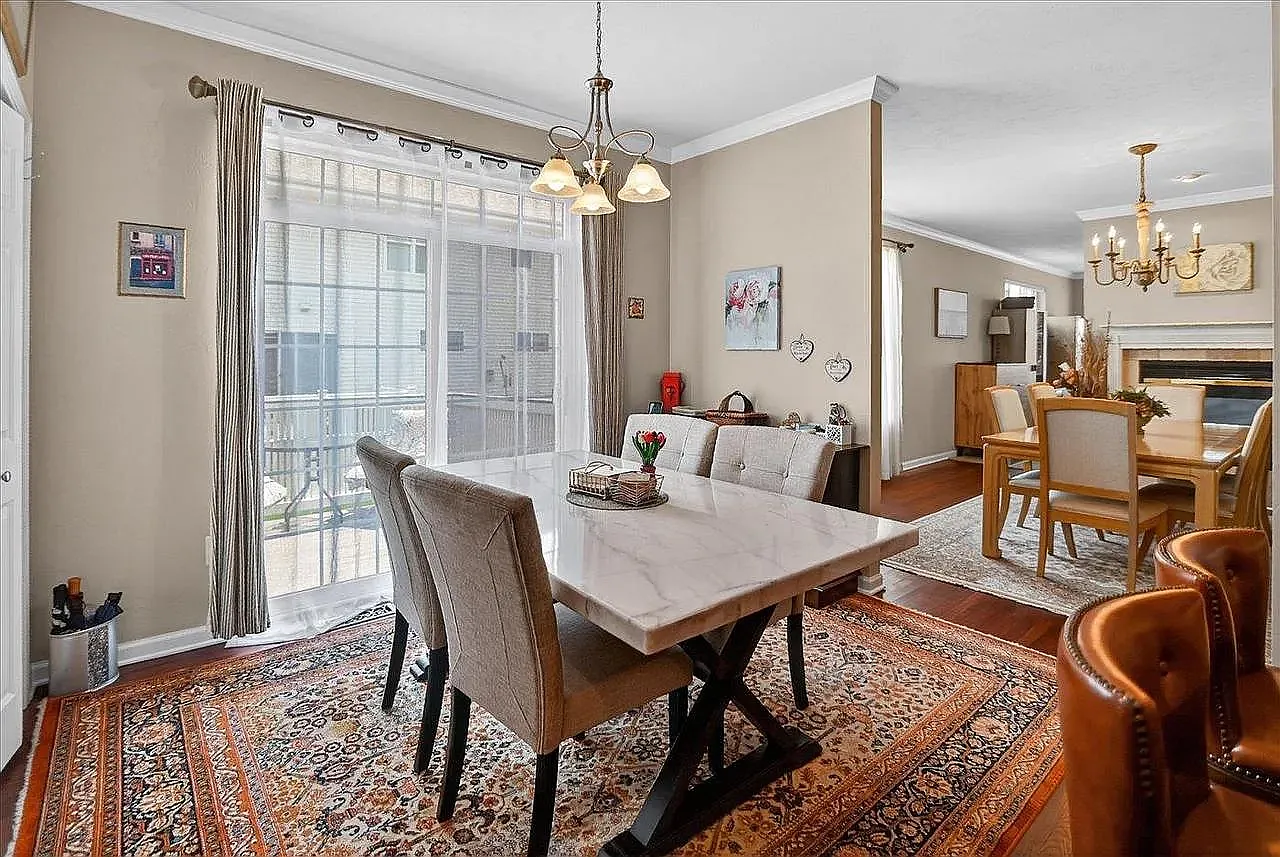 3 bed, 2502 sqft, $1,350 — Photo 3