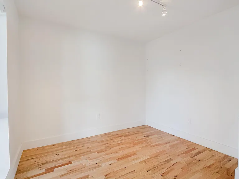 5525 Media Dr #8 — Photo 13