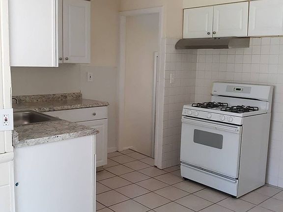 4th image of 327 Grand Blvd