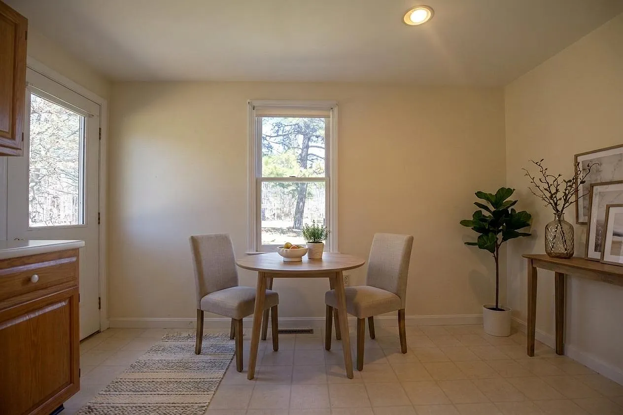 2 bed, 1040 sqft, $3,100 — Photo 4