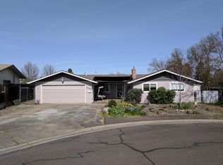 1140 Vista Dr, Central Pt, OR