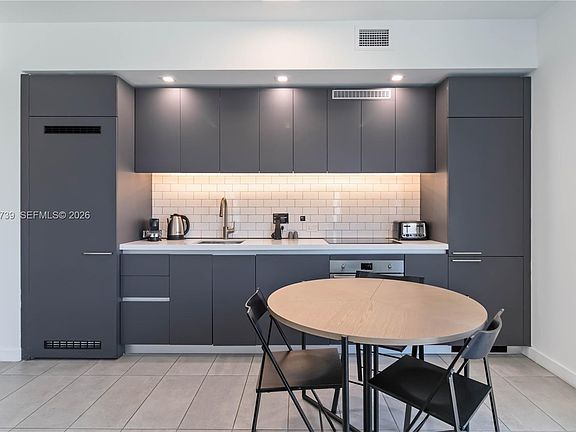 3rd image of 227 NE 2nd St #2506