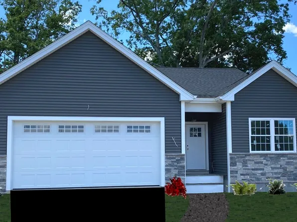 16 Country Club Blvd #3, Dudley, MA 01571