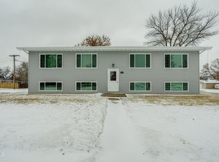 117 N 3rd St, Center, ND 58530