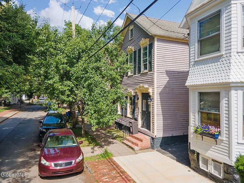2nd image of 134 Front Street