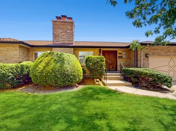 8353 Harding Ave, Skokie, IL 60076