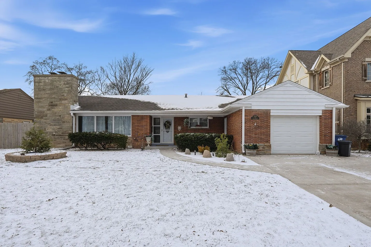 172 Cornell Ave photo 1