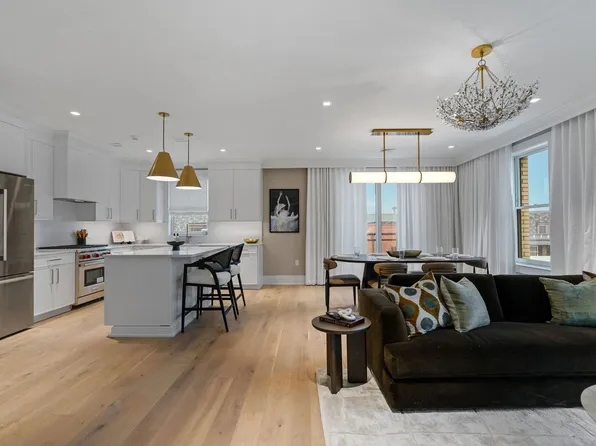 I Plan, The Residences at The Adelphi Hotel