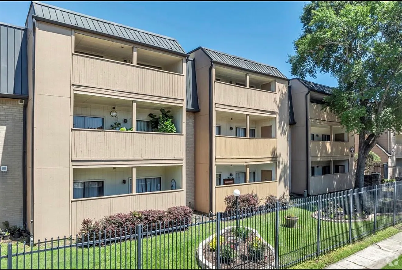 2 bed, 1040 sqft, $1,350 — Photo 3