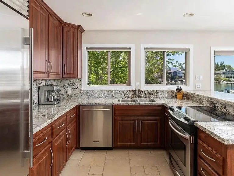 314 Beach Dr — Photo 18