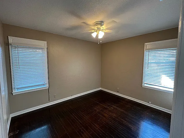 4160 Burlington Ave N — Photo 5