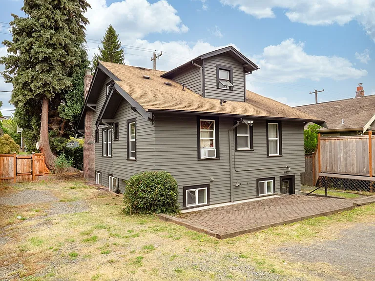 5632 11th Ave NE — Photo 10