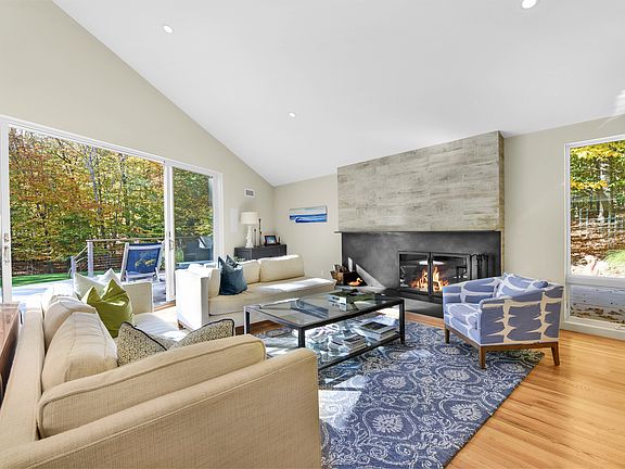 5th image of 23 Woodege Cir