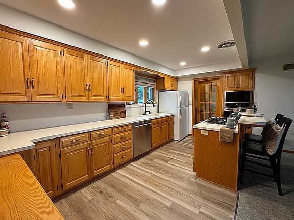 4th image of 176 Novak Dr