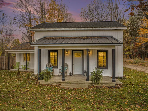 7870 Cannonsburg Rd NE, Rockford, MI 49341