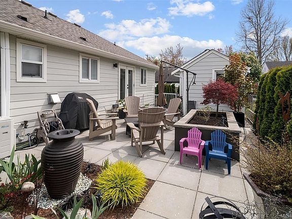 3rd image of 2508 Shakespeare St