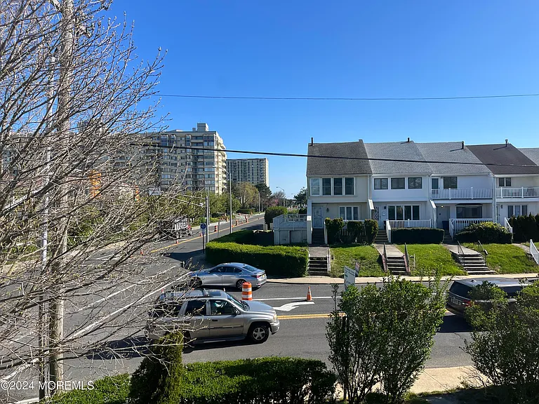 3 Cedar Ave #UPSTAIRS — Photo 11