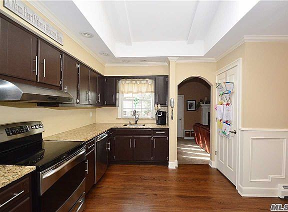 3rd image of 22 Glenwood Ave