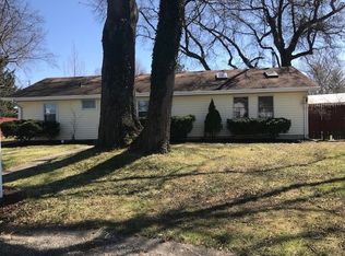 212 Lindenwood Dr, Danville, IL 61832