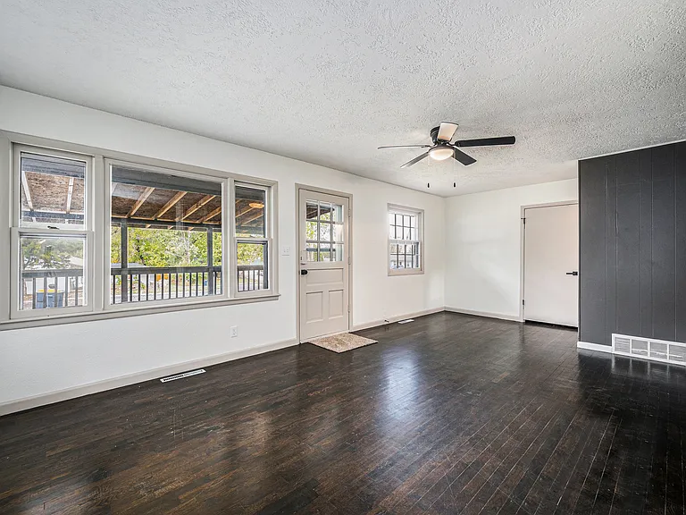 5145 N Corrington Ave — Photo 3