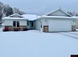 805 Edgerton St, Saint Peter, MN 56082