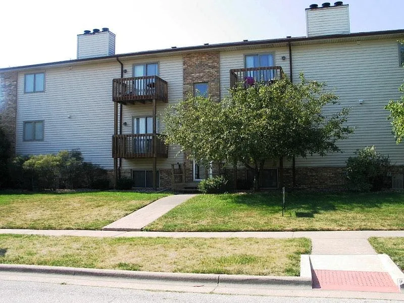3005 Lisa Dr