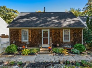 4 Williamsburg Dr, Uxbridge, MA 01569