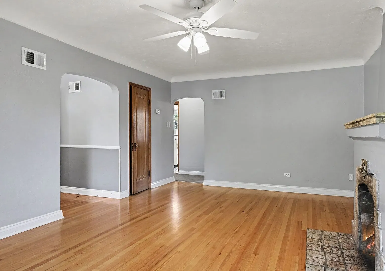 Charming Duplex with Large Yard in the Heart of Hale — Photo 3