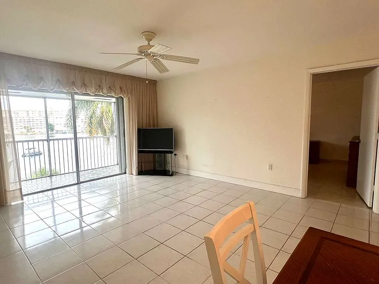 2200 Diana Dr #410 — Photo 6