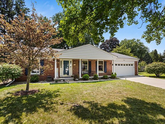 2nd image of 4 Stanford Pl