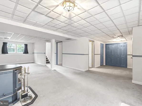 810 205th St, Pasadena, MD 21122