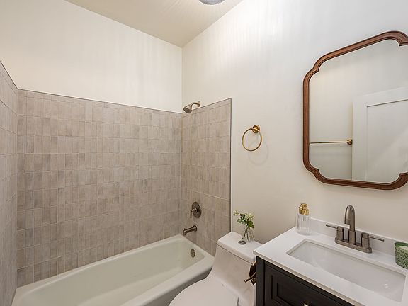 3rd image of 932 Coronado Ave #2