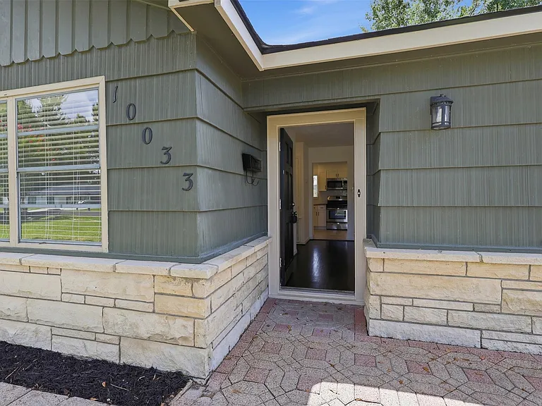 10033 Whiteside Ln — Photo 2