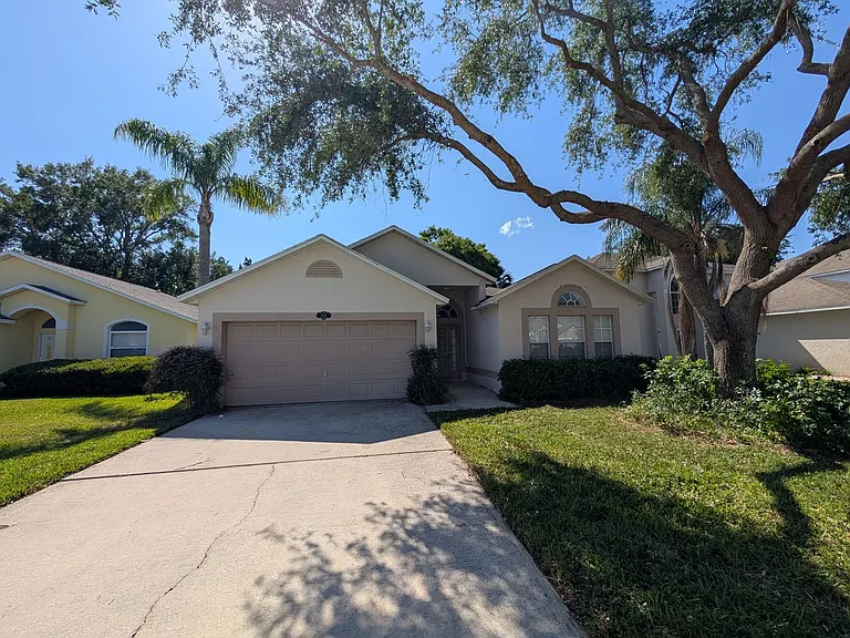 1049 Macon Dr — Photo 1
