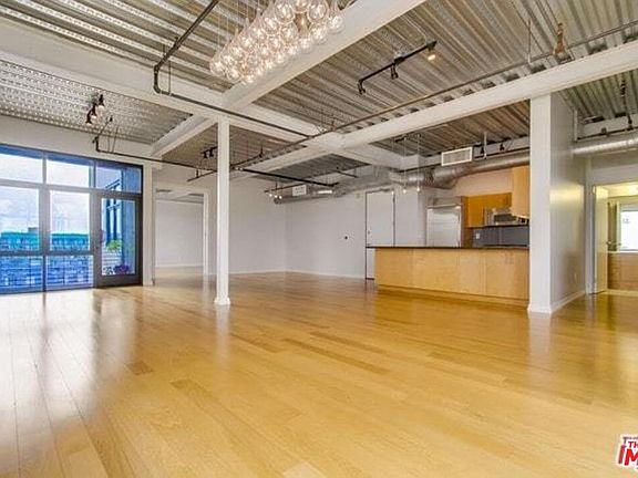 5th image of 330 W E St