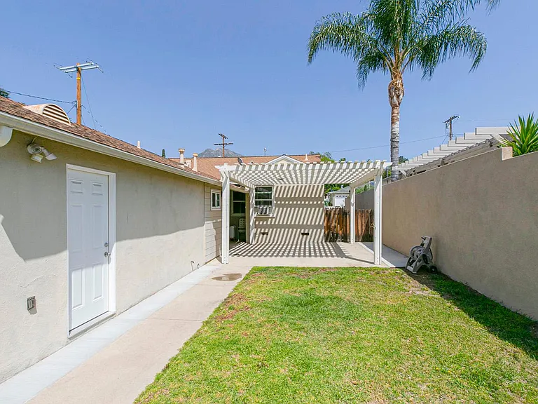 10929 Whitegate Ave — Photo 44