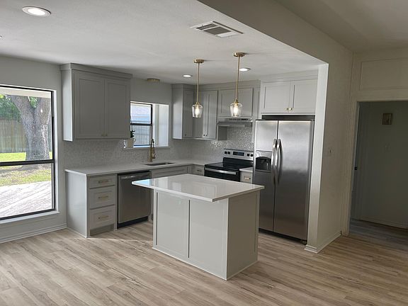2nd image of 2015 Espinosa Dr #D