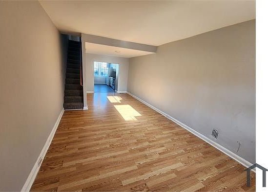 3rd image of 429 N Glover St