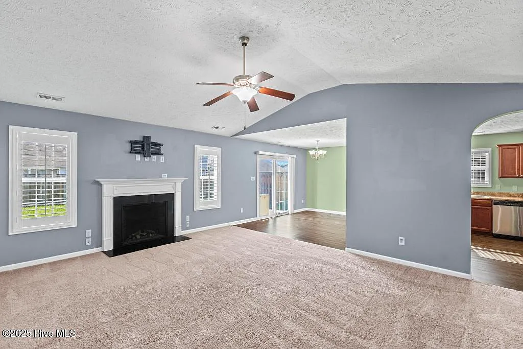 3 bed, 2.0 bath, 1593 sqft, $1,850 — Photo 3