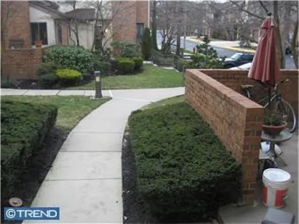 210 Augusta Cir #210, Mount Laurel, NJ 08054